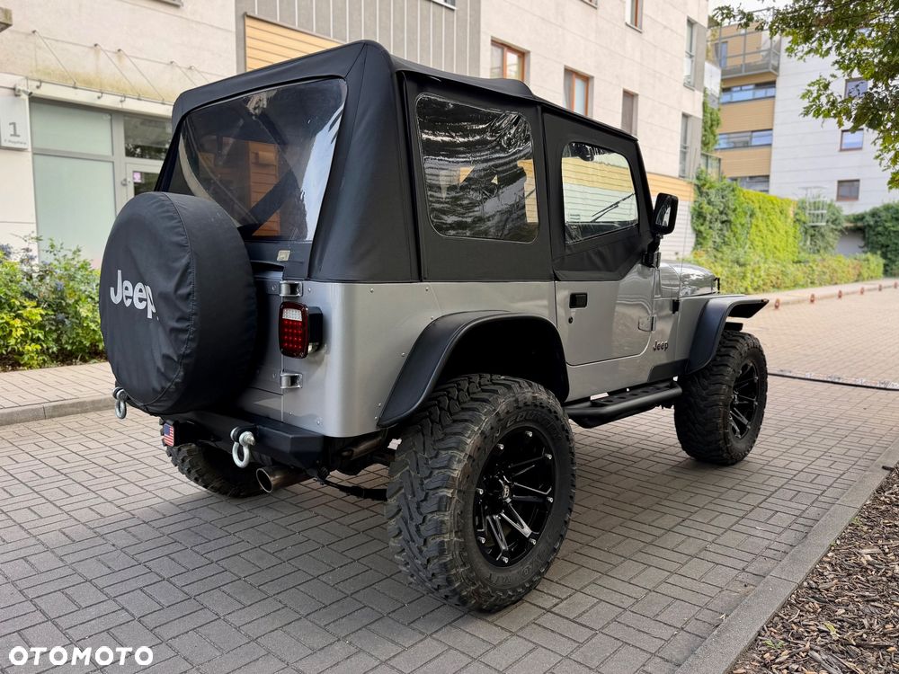 Jeep YJ z prawego tyłu